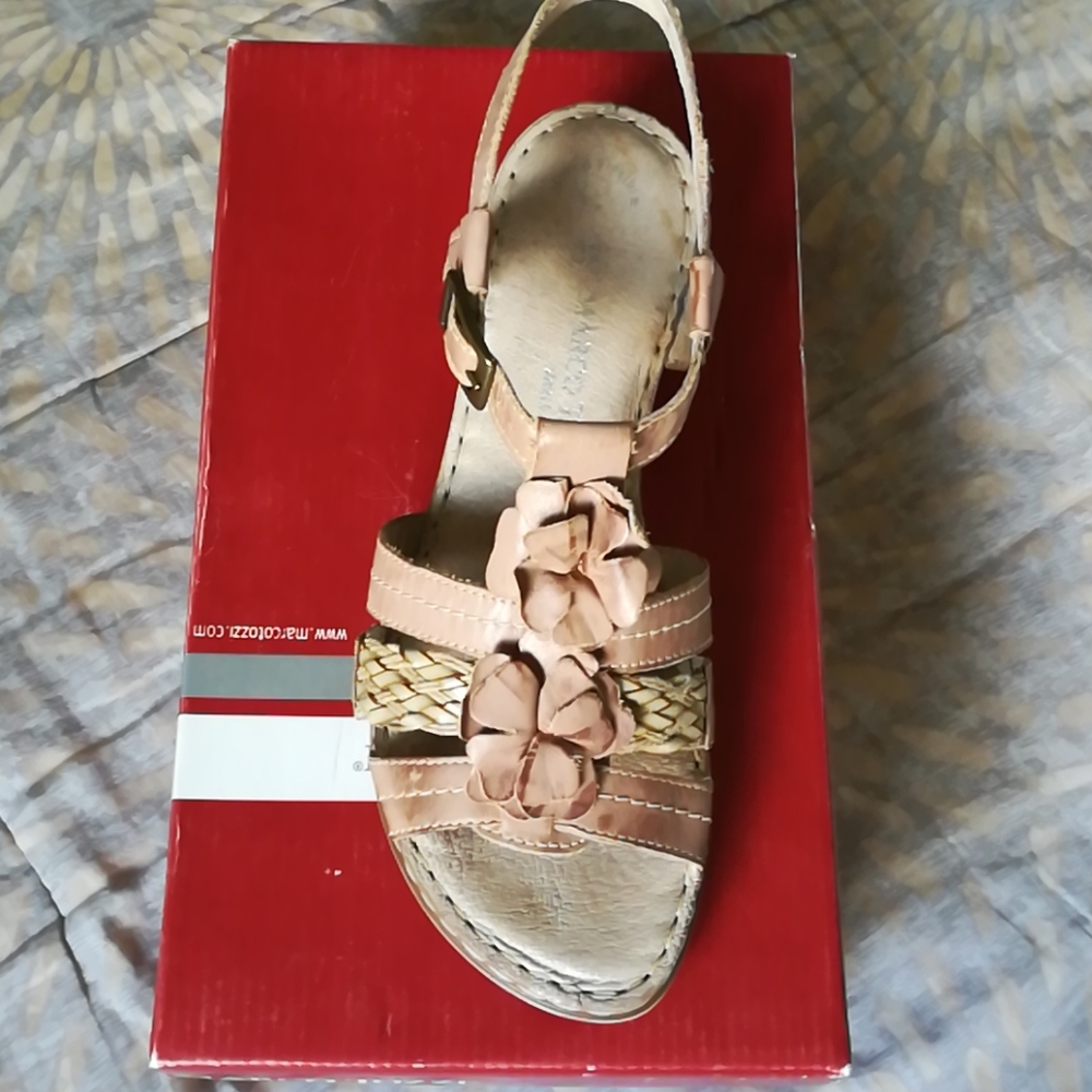 Marco Tozzi Italian leather sandals size7/ Euro 37